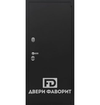 железная недорогая дверь с чёрным цинкогрунтом