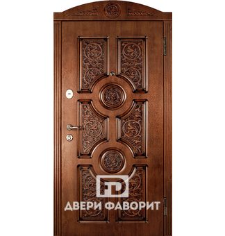 дверь в коттедж с арочным карнизом