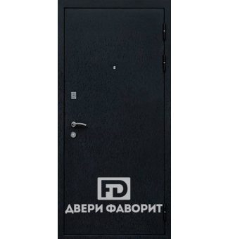 Дверь металлическая в коттедж окрашена цинкогрунтом