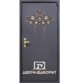 Дверь в коттедж с цинкогрунтом и ковкой