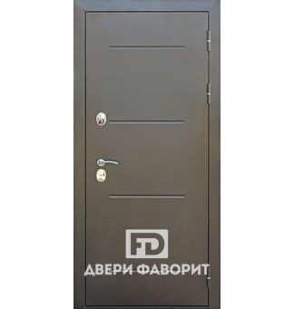 Дверь в квартиру с раздельной ручкой и трехконтурным уплотнителем