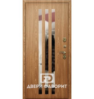 дверь в квартиру с зеркалом