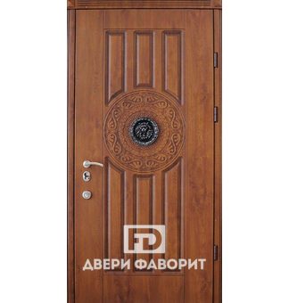 дверь из металла с тремя петлями отделанная виноритом