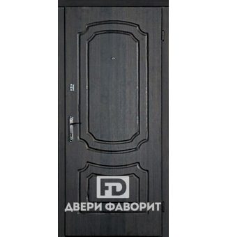 металлическая дверь с чёрным филенчатым мдф