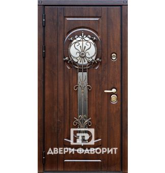 парадная металлическая дверь с двумя стеклянными вставками с ковкой в качестве защиты