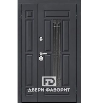 уличная дверь со стеклом и ковкой отделана мдф
