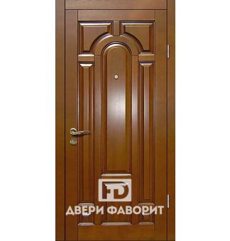 дверь металлическая уличная отделана филенчатым мдф коричневого цвета