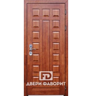 уличная стальная дверь с темя петлями отделана филенчатым мдф