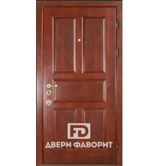 дверь уличная усилена тремя петлями на подшипниках и отделана филёнчатым мдф 