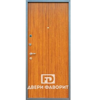 недорогая дверь из металла