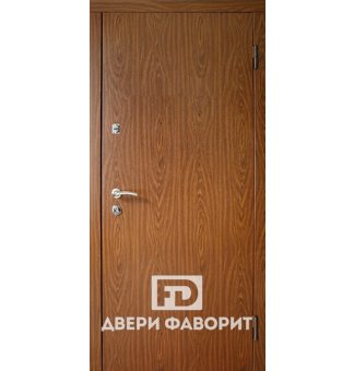 металлическая недорогая дверь отделана мдф